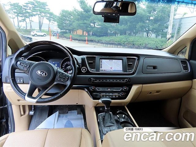Kia Carnival — interior