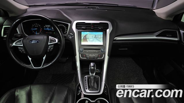 Ford Mondeo — interior