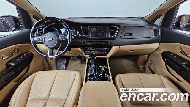 Kia Carnival — interior