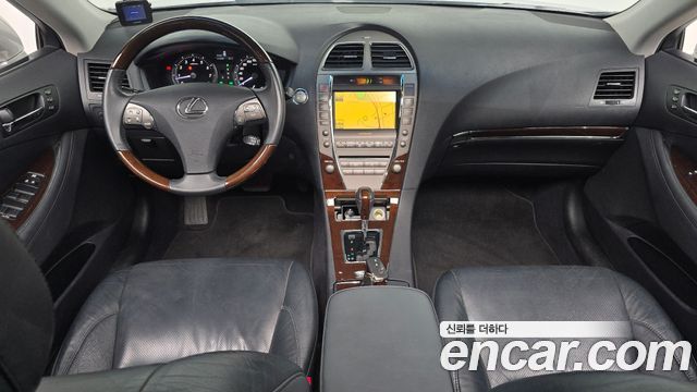 Lexus ES — interior