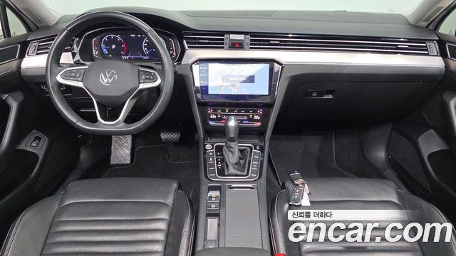 Volkswagen Passat — interior