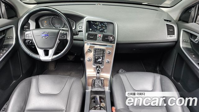 Volvo XC60 — interior