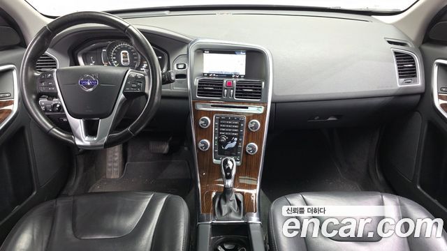 Volvo XC60 — interior