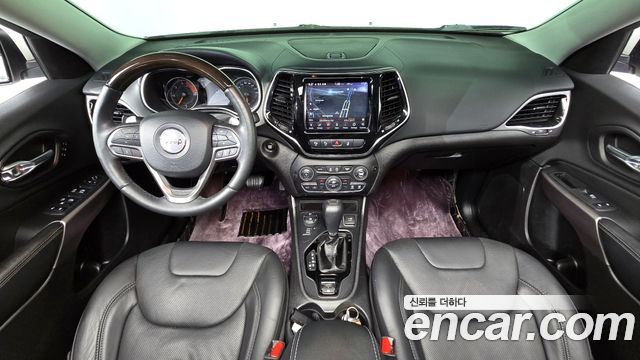 Jeep Cherokee — interior