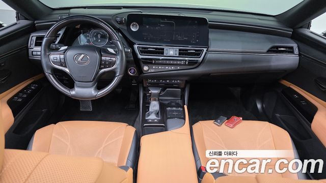 Lexus ES — interior