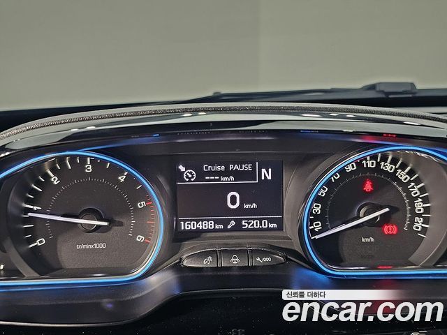 Peugeot 2008 — interior