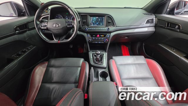 Hyundai Avante — interior