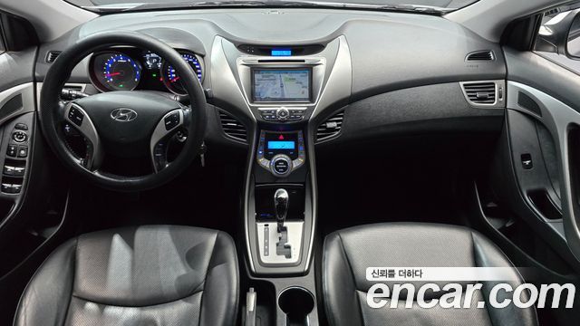 Hyundai Avante — interior