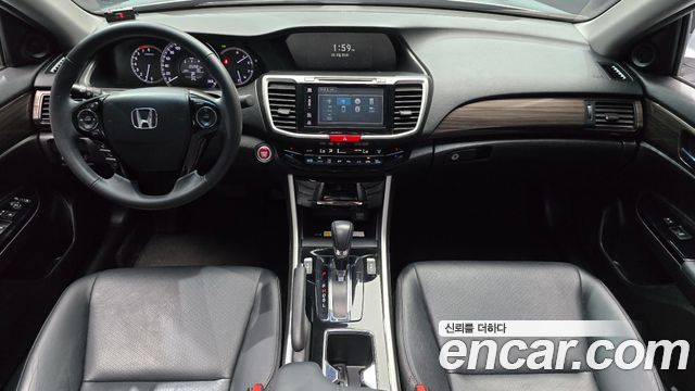 Honda Accord — interior