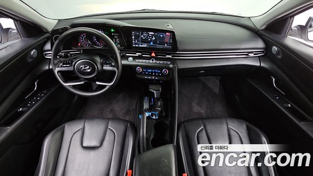 Hyundai Avante — interior