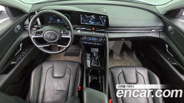 Hyundai Avante — interior