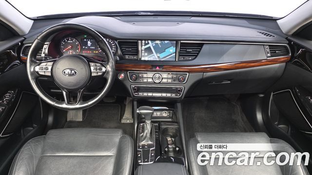Kia K7 — interior