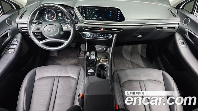 Hyundai Sonata — interior