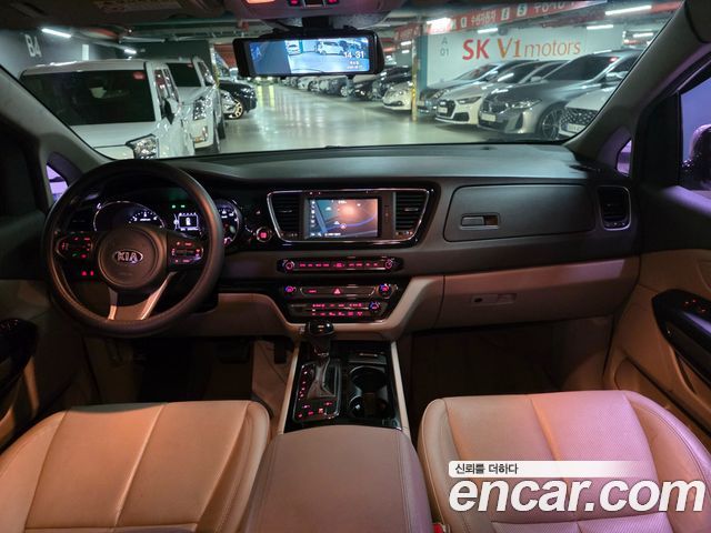 Kia Carnival — interior