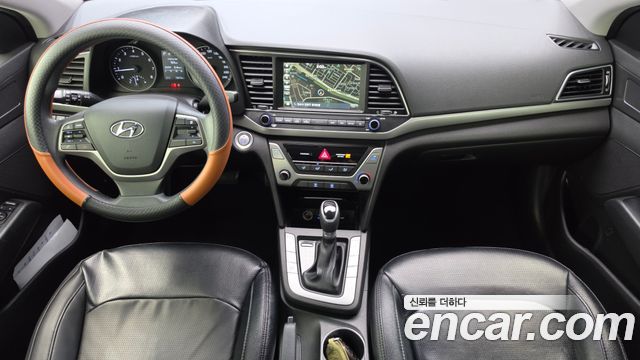 Hyundai Avante — interior