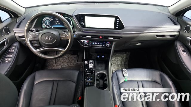 Hyundai Sonata — interior