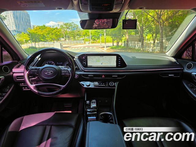 Hyundai Sonata — interior