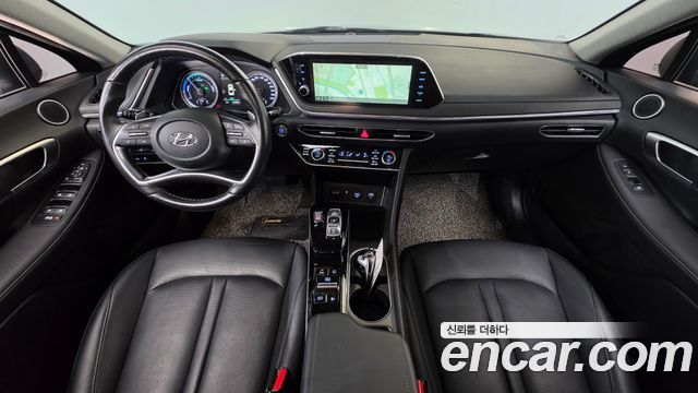 Hyundai Sonata — interior