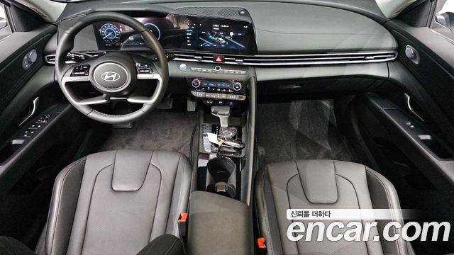 Hyundai Avante — interior