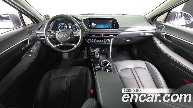 Hyundai Sonata — interior