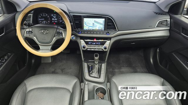 Hyundai Avante — interior