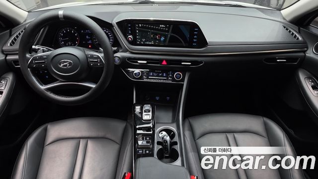 Hyundai Sonata — interior