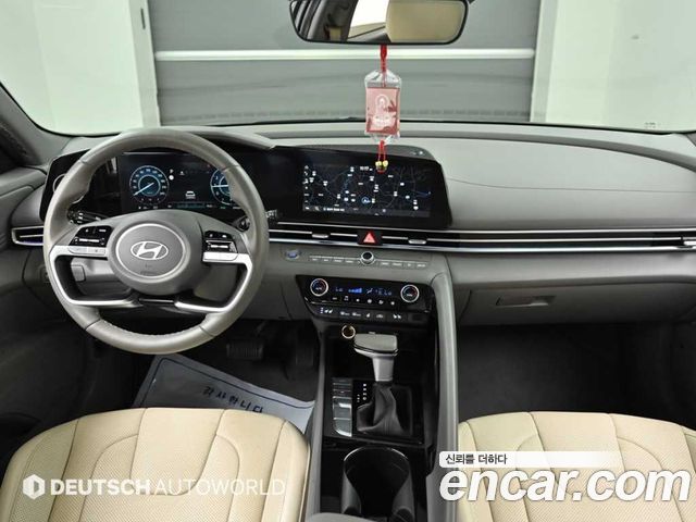 Hyundai Avante — interior