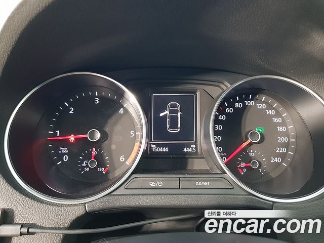 Volkswagen Polo — interior