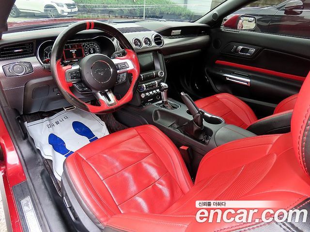 Ford Mustang — interior