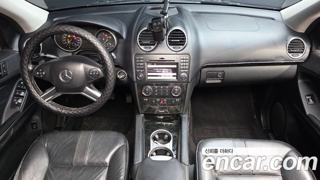 Mercedes-Benz M-Class — interior