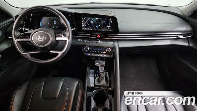 Hyundai Avante — interior