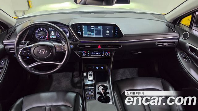 Hyundai Sonata — interior