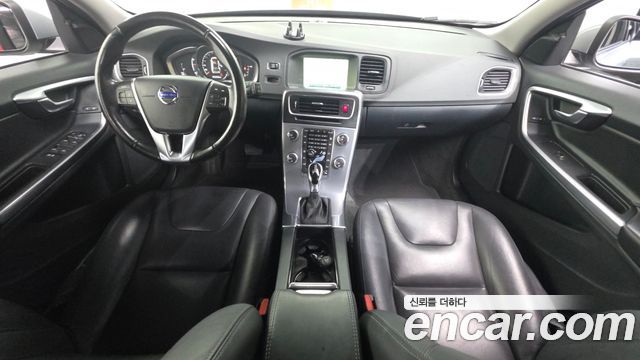 Volvo V60 — interior
