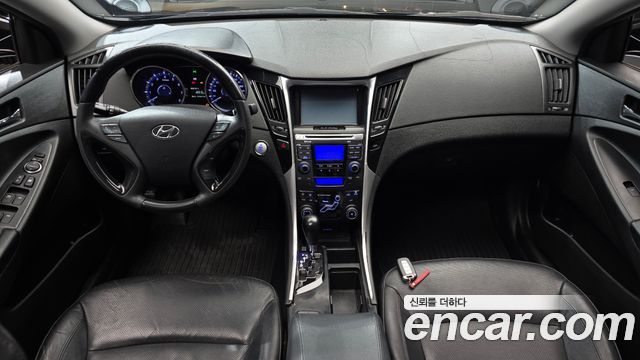 Hyundai Sonata — interior