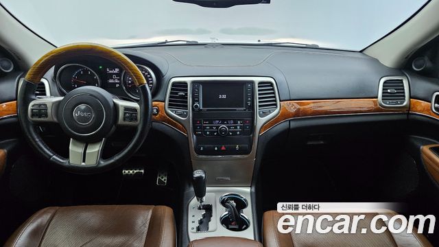 Jeep Cherokee — interior