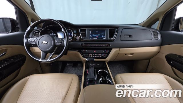 Kia Carnival — interior