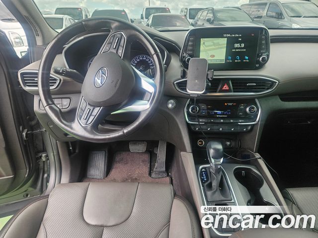 Hyundai Santa Fe — interior