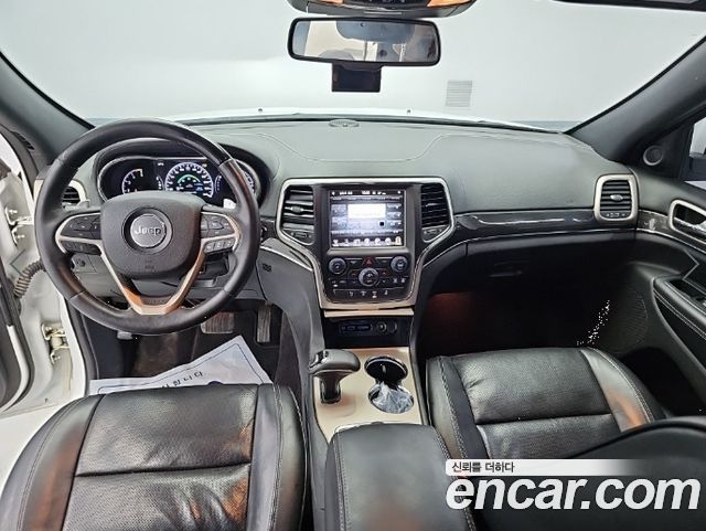 Jeep Cherokee — interior