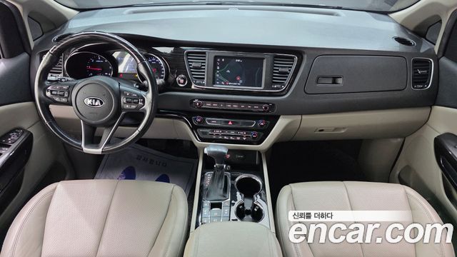 Kia Carnival — interior