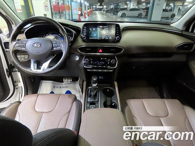 Hyundai Santa Fe — interior