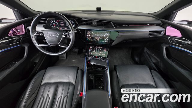 Audi e-tron — interior