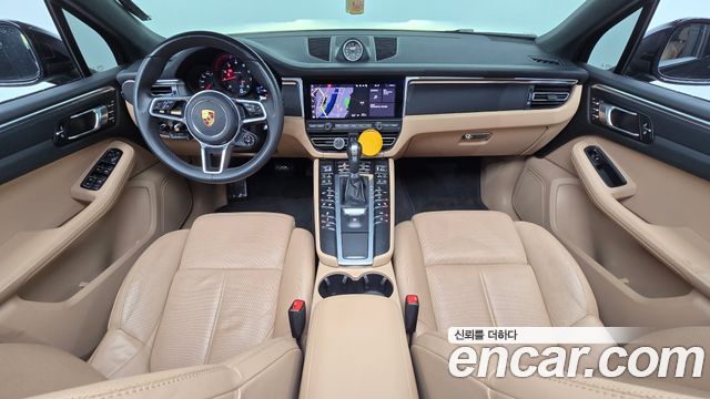 Porsche Macan — interior