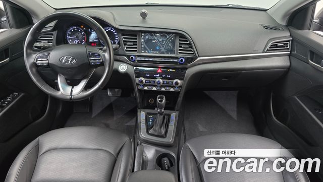 Hyundai Avante — interior