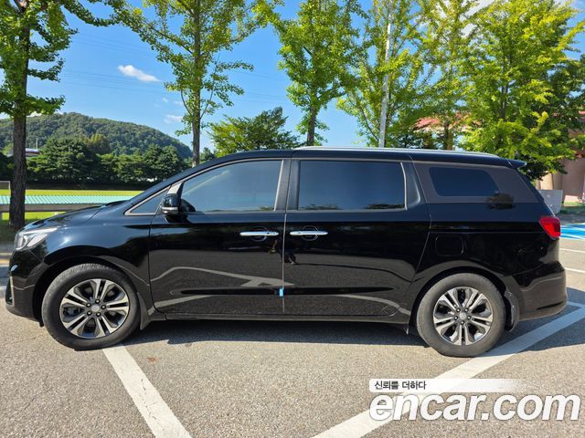 Kia Carnival — interior