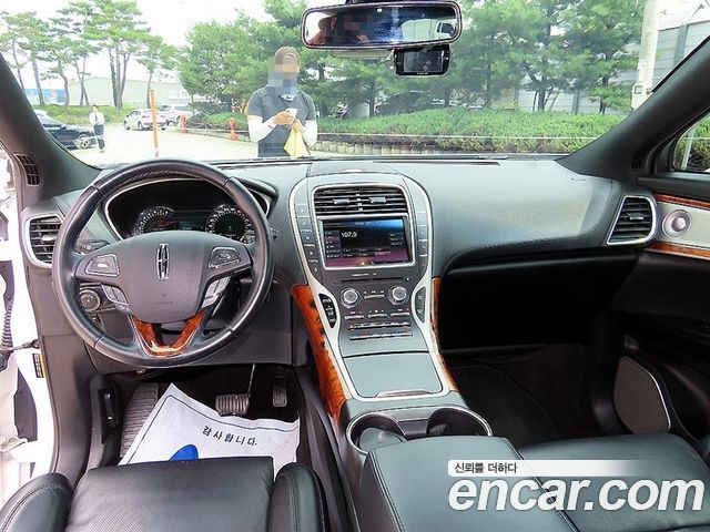 Lincoln MKX — interior