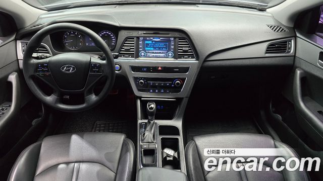Hyundai Sonata — interior