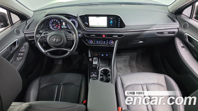Hyundai Sonata — interior