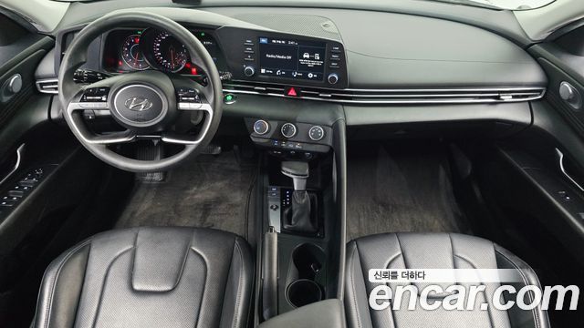 Hyundai Avante — interior