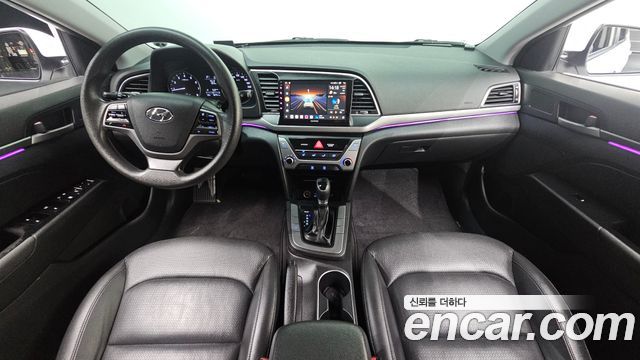 Hyundai Avante — interior
