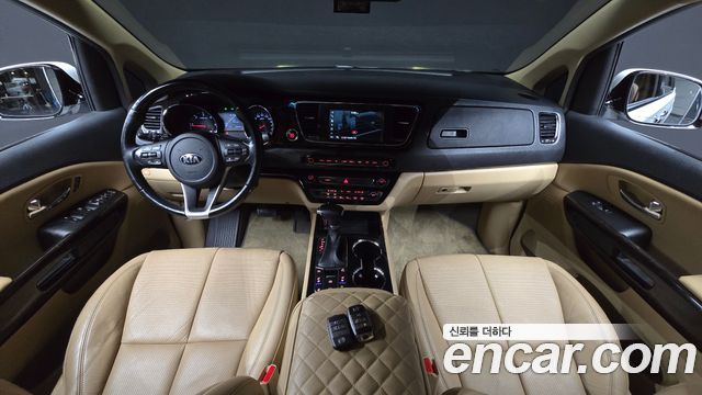 Kia Carnival — interior